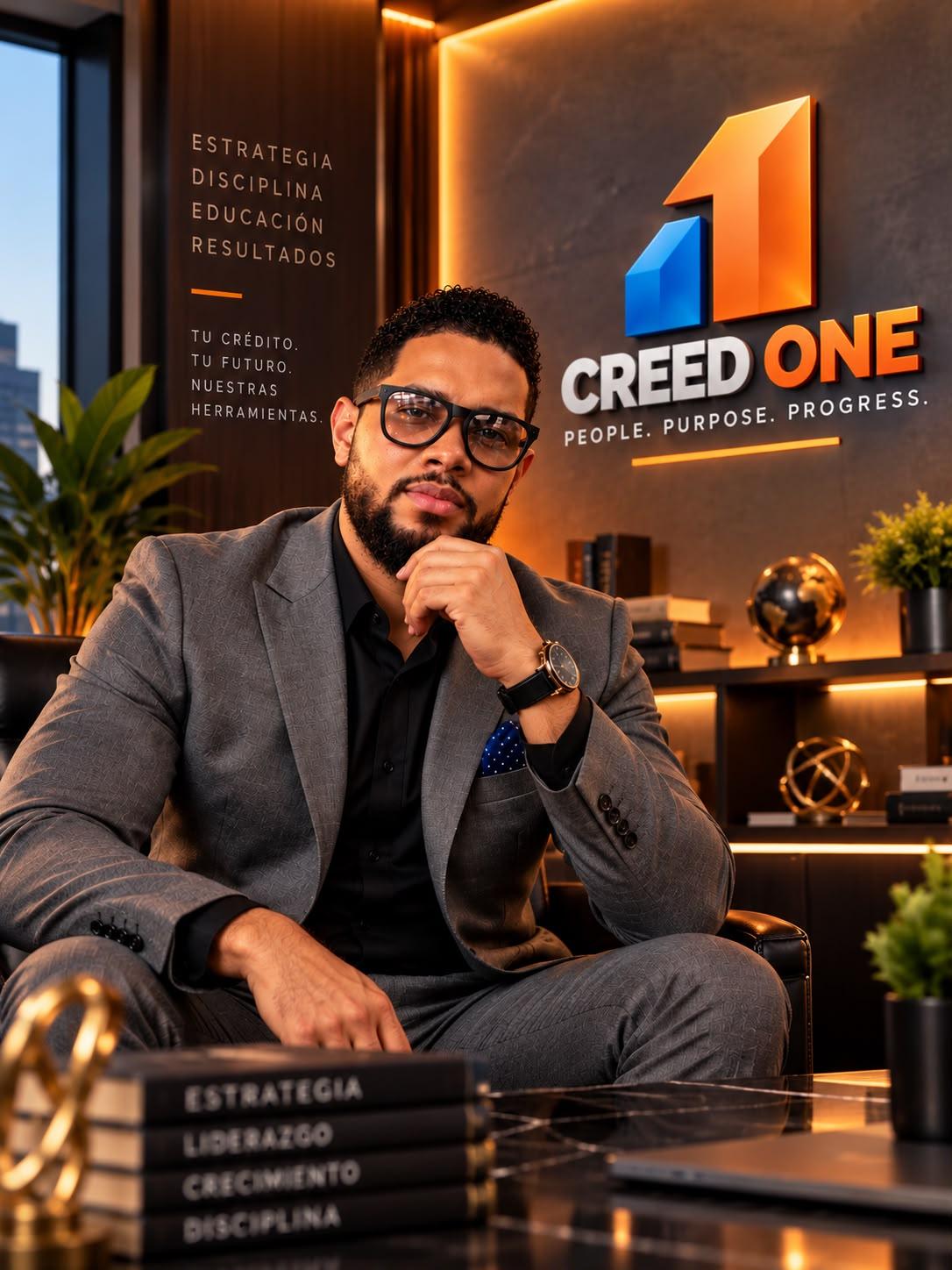 Cristian Peralta, fundador de CREED ONE, en su oficina
